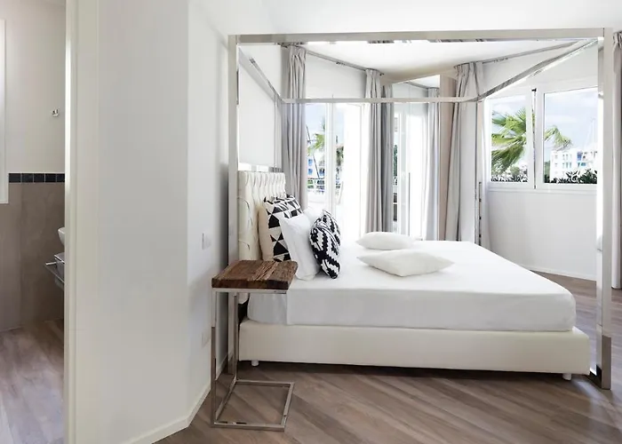 Portoverde 12, Emma *