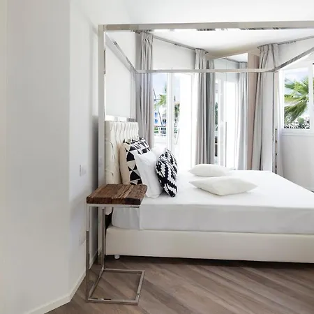 Portoverde 12, Emma *